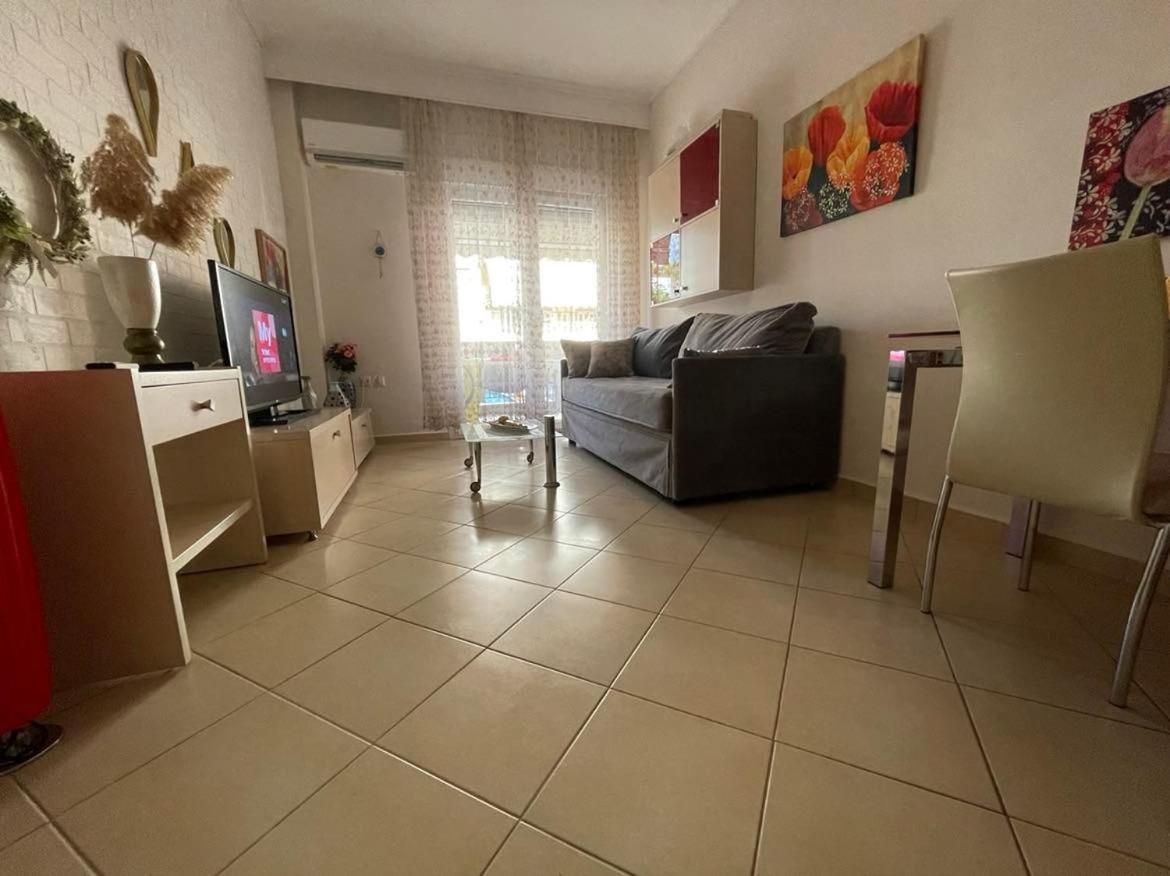 Brick Apartment Néa Péramos Buitenkant foto