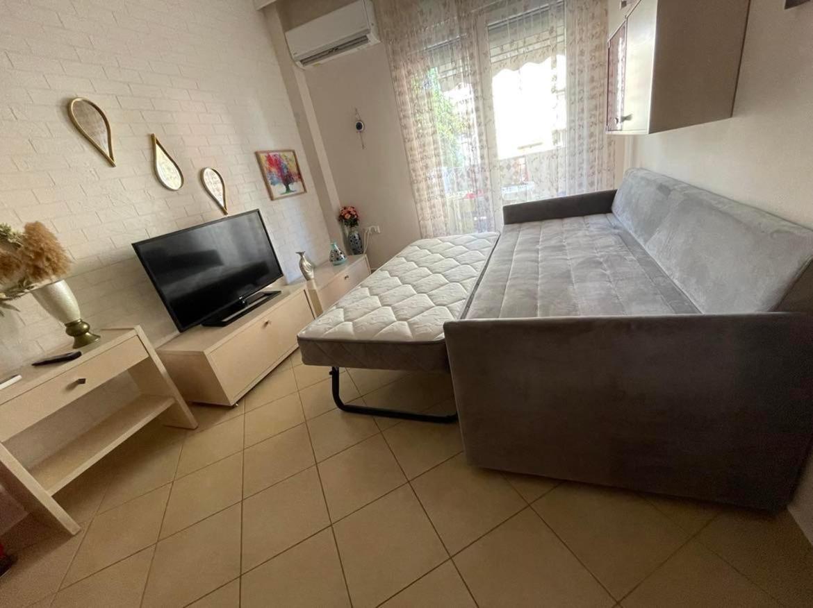 Brick Apartment Néa Péramos Buitenkant foto