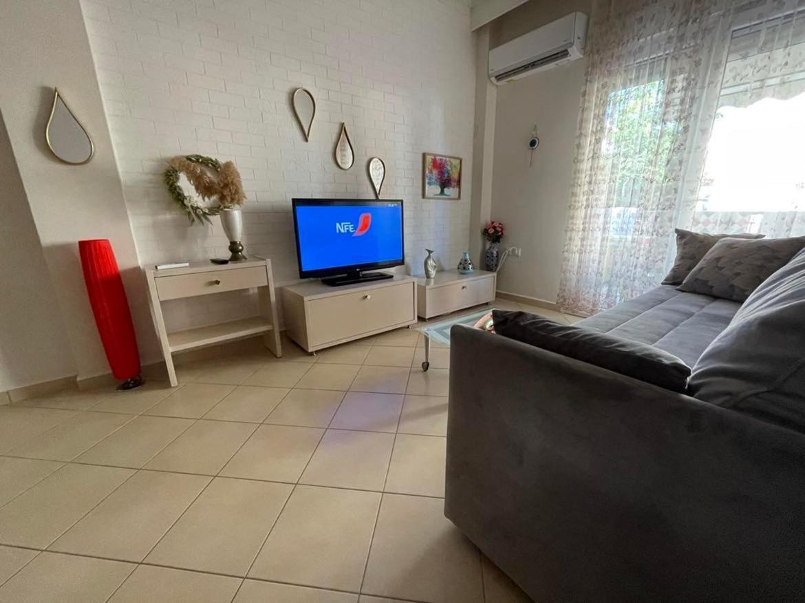 Brick Apartment Néa Péramos Buitenkant foto