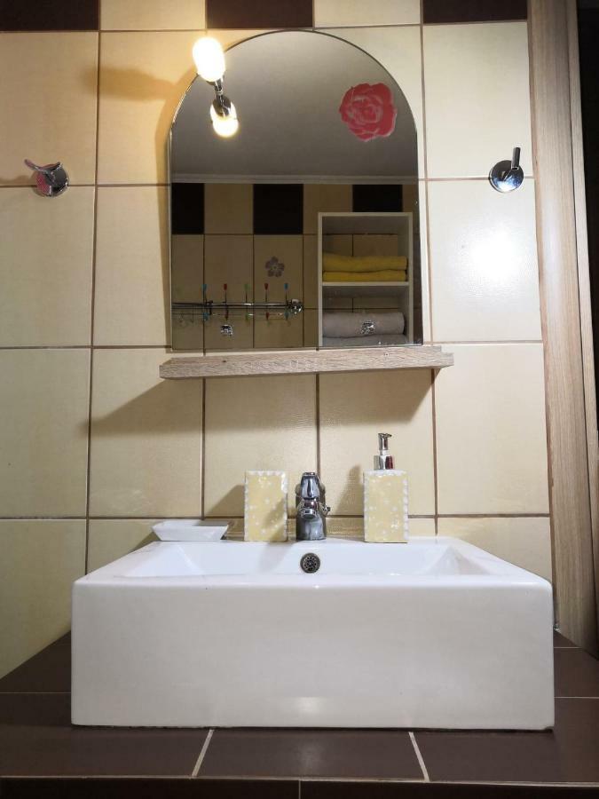 Brick Apartment Néa Péramos Buitenkant foto